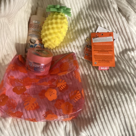 2 day only Soap and glory gift set- includes able bag sponge 2 freebies! New! - Picture 2 of 8